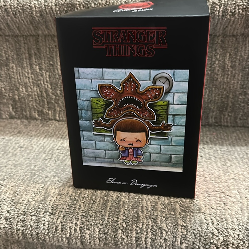 Stranger Things Eleven Vs Demogorgon Diorama (Lootcrate Exclusive) artist series